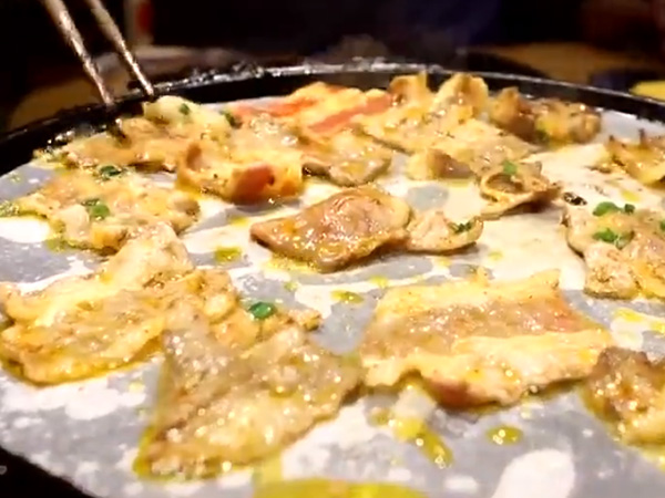 都市一时间：七十岁寿宴 “柒酒烤肉”唱主角